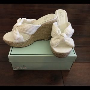 Mia girl wedges